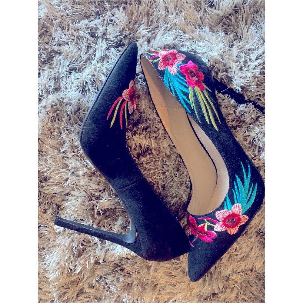 Black Just Fab Heels with Flower Appliqué